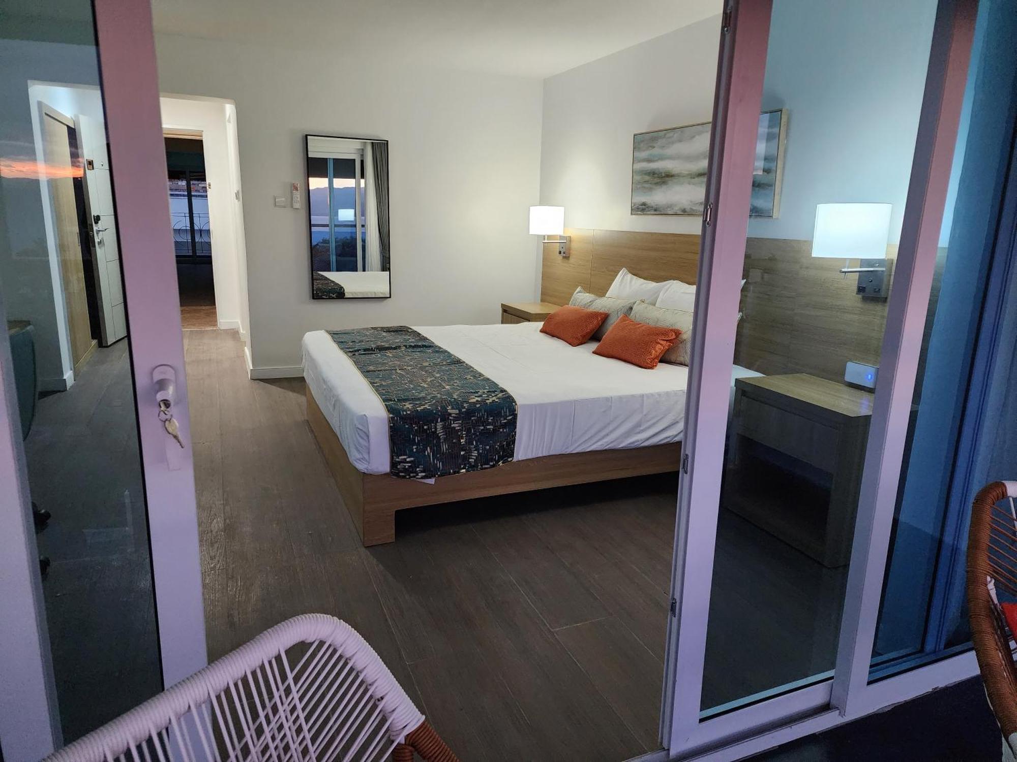 Hotel 39 Jamaica Montego Bay Exteriör bild