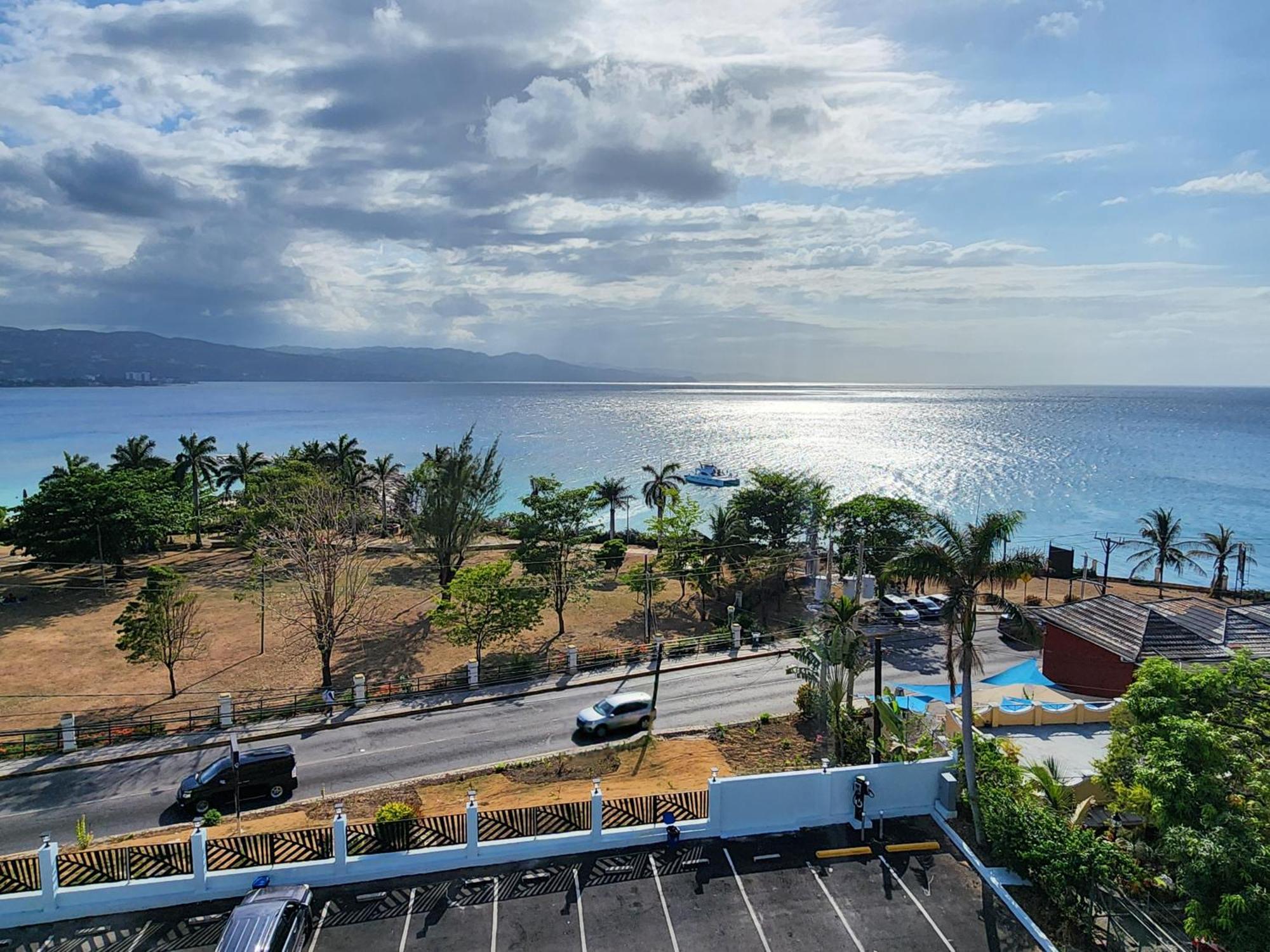 Hotel 39 Jamaica Montego Bay Exteriör bild